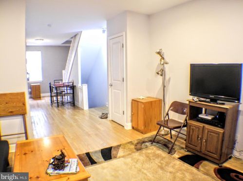 223 Girard Ave, Philadelphia PA 19130-1420 exterior