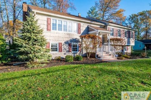 18 Remington Dr, Edison, NJ 08820-3625