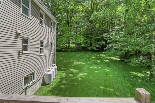 67 Ritch Dr, Ridgefield CT 06877-2815 exterior