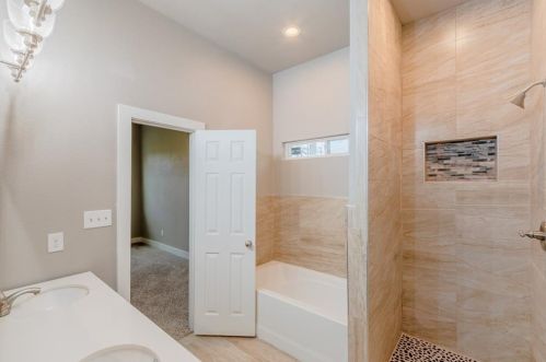 2719 Carpenter Ave, Dallas TX 75210-1705 exterior