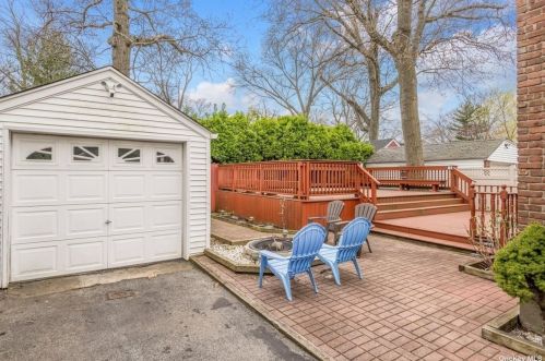 108 Fenimore St, Valley Stream NY 11580-3407 exterior