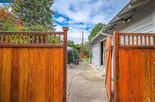 105 Marvin Dr, Concord CA 94523-4114 exterior