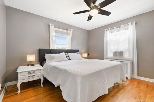 33 Deerfield Dr, Manchester CT 06040-3819 exterior