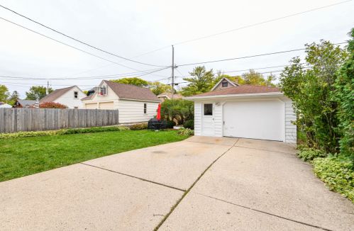 2508 Lefeber Ave, Milwaukee WI 53213-1222 exterior