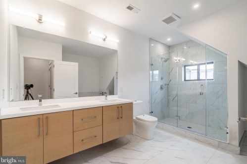 2005 Kater St, Philadelphia PA 19147-1817 exterior