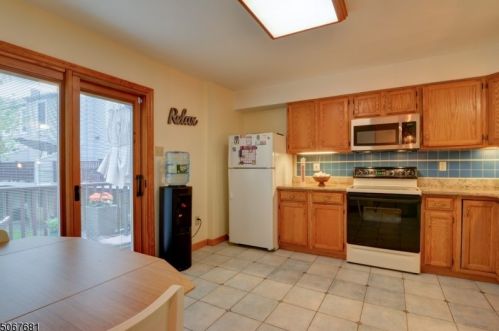 78 Tiffany Blvd, Newark NJ 07104-2425 exterior