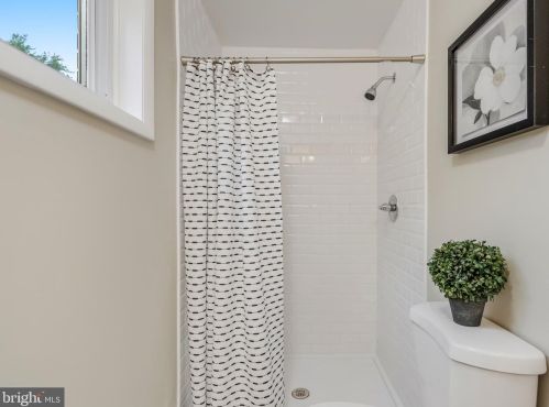 1633 Martha Ter, Rockville MD 20852-4133 exterior