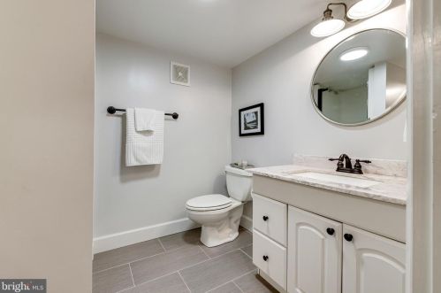 2122 Rampart Dr, Alexandria VA exterior