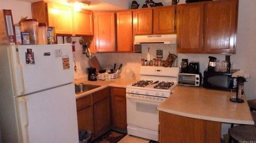 652 Crotona Park, Bronx NY 10460-4824 exterior