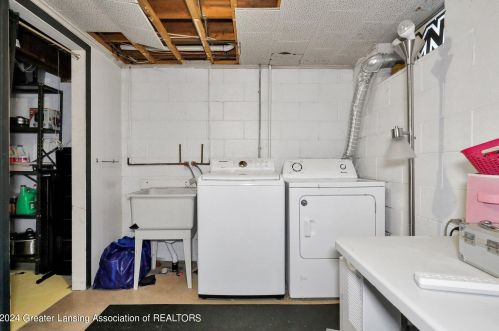 615 Burcham Dr, East Lansing MI 48823-2746 exterior