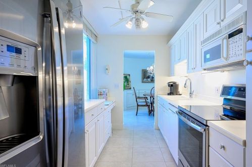 4001 Gulf Shore Blvd, Naples FL 34103-2290 exterior