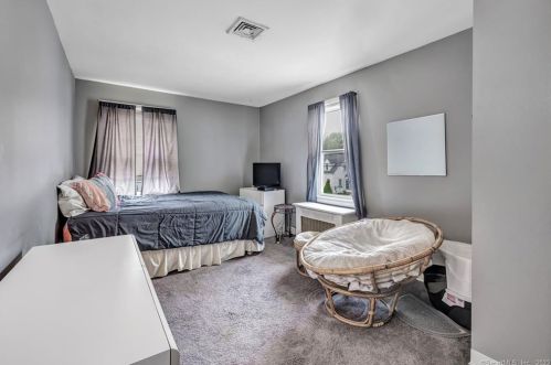 4 Couch St, Norwalk CT 06854-2652 exterior