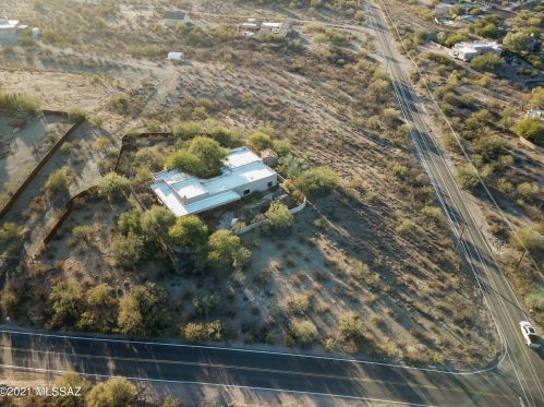 5575 Camino De Oeste, Tucson AZ 85742-9676 exterior