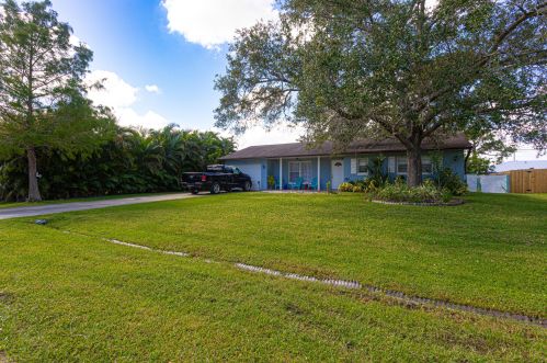 1248 Ladner St, Fort Pierce FL  34983-2571 exterior