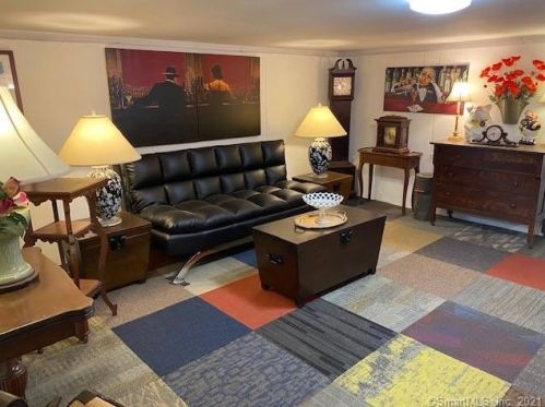 168 Metacomet Dr, Meriden CT 06450-3528 exterior