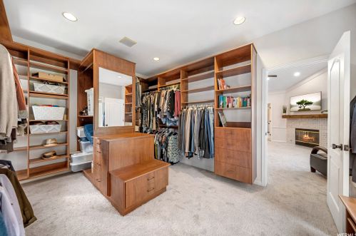 8029 Hunters Mdw Cir, Sandy UT 84093-6289 exterior