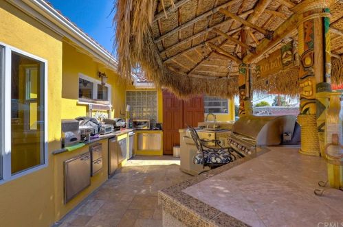 9854 Belfair St, Bellflower CA 90706-2404 exterior