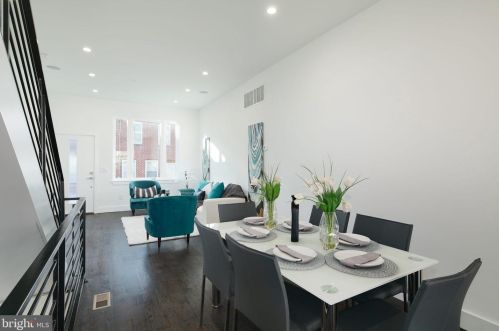 1827 Manton St, Philadelphia PA 19146-2923 exterior