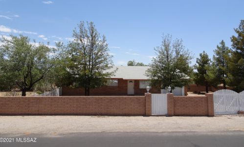 3202 Pinal St, Tucson, AZ 85739-9061