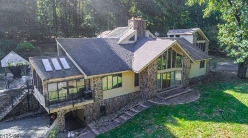 10 Lawrence Rd, Dover, NJ 07869-3106