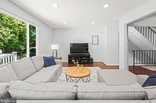 1956 Vly Ter, Washington DC 20032-4626 exterior