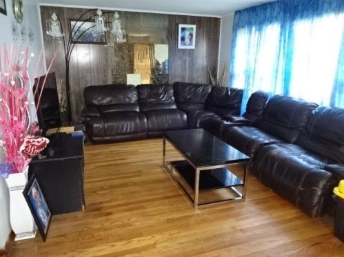 14320 Dobson Ave, Dolton, IL 60419-1339