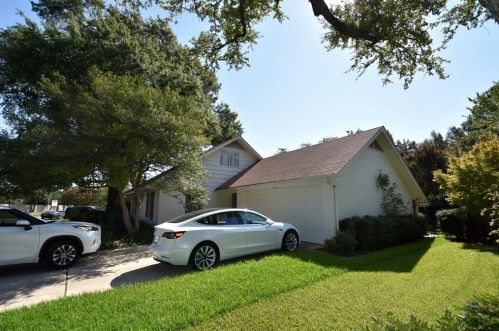 1122 Northgate Dr, Irving TX  75062-7599 exterior