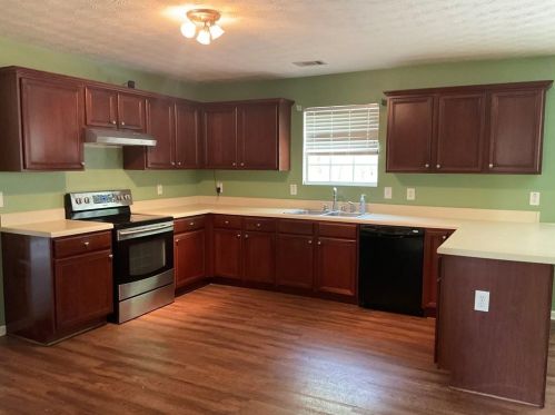 3840 Button Gate Ct, Lithonia, GA 30038-3871