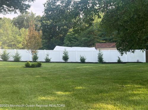 21 Monarch Ln, East Freehold NJ 07728-8580 exterior