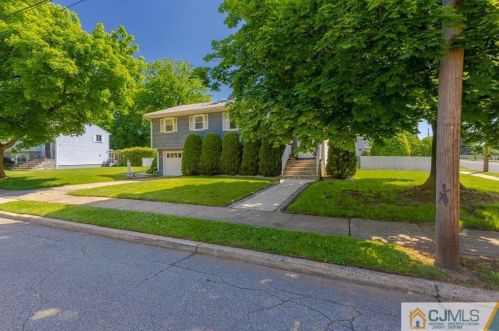 2 Essex Ct, Edison, NJ 08817-4116