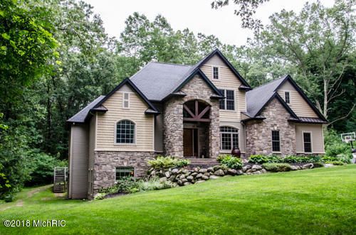 7911 7th St, Kalamazoo, MI 49009-9707