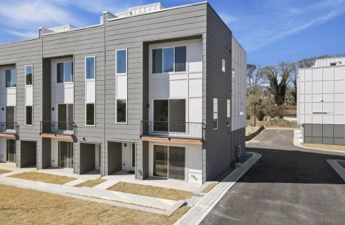 2029 Memorial Dr, Atlanta GA  30317-2506 exterior