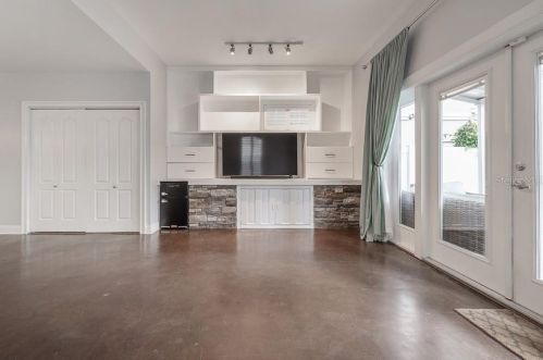 406 Oregon Ave, Tampa FL 33607-2803 exterior