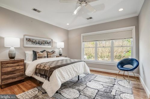 8503 Country Club Dr, Bethesda MD 20817-4579 exterior