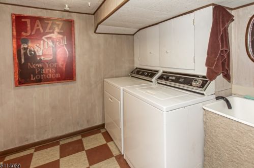 1490 Fox Trl, Mountainside NJ 07092-1301 exterior