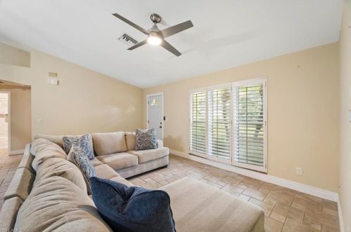 5341 Hickory Wood Dr, Naples FL 34119-1404 exterior