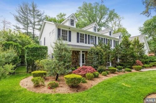 10 Bogert Rd, Demarest, NJ 07627-1202