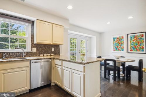 6036 Loganwood Dr, Rockville MD 20852-3459 exterior