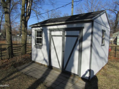 946 Quarterline Rd, Meskegon MI 49444-9705 exterior