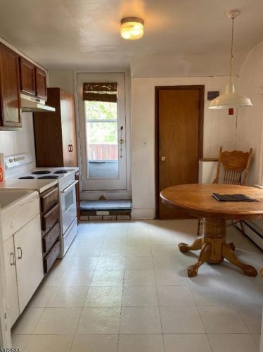 225 Main St, Bound Brk NJ 08805-1837 exterior