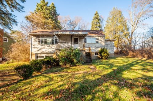 150 Pear Orchard Rd, Moon Twp, PA 15108-3828