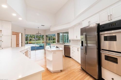 4702 Oak Leaf Dr, Naples FL 34119-8574 exterior