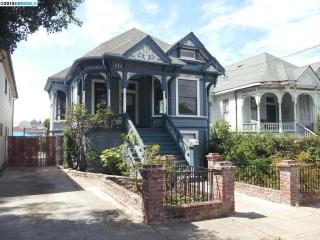 1917 Chestnut St, Alameda, CA 94501-1311