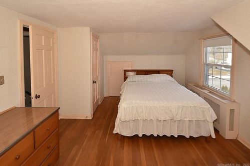 1052 Plymouth St, Windsor CT 06095-3653 exterior