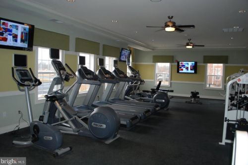 1325 Sierra Dr, Trenton NJ  08619-2069 exterior