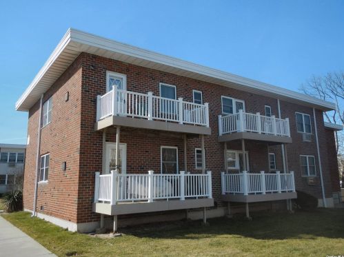 93 Farber Dr, Babylon, NY 11704-5126