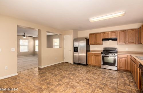 7618 Desert Overlook Dr, Tucson AZ  85710-8164 exterior