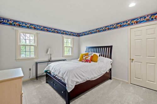 1521 Candlewood Dr, Pittsburgh PA  15241-2909 exterior