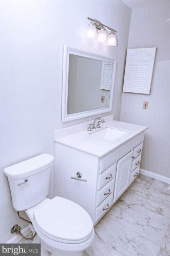 15301 Manor Village Ln, Rockville MD 20853-1820 exterior