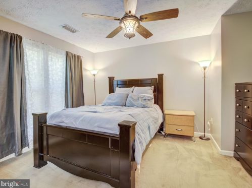 204 Foxtree Dr, Glen Burnie MD 21061-6347 exterior